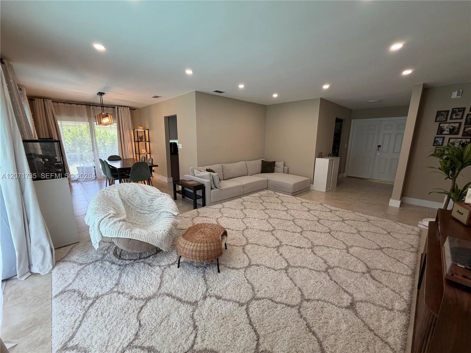 8203 NW 37th St, Coral Springs, FL 33065 photo 2