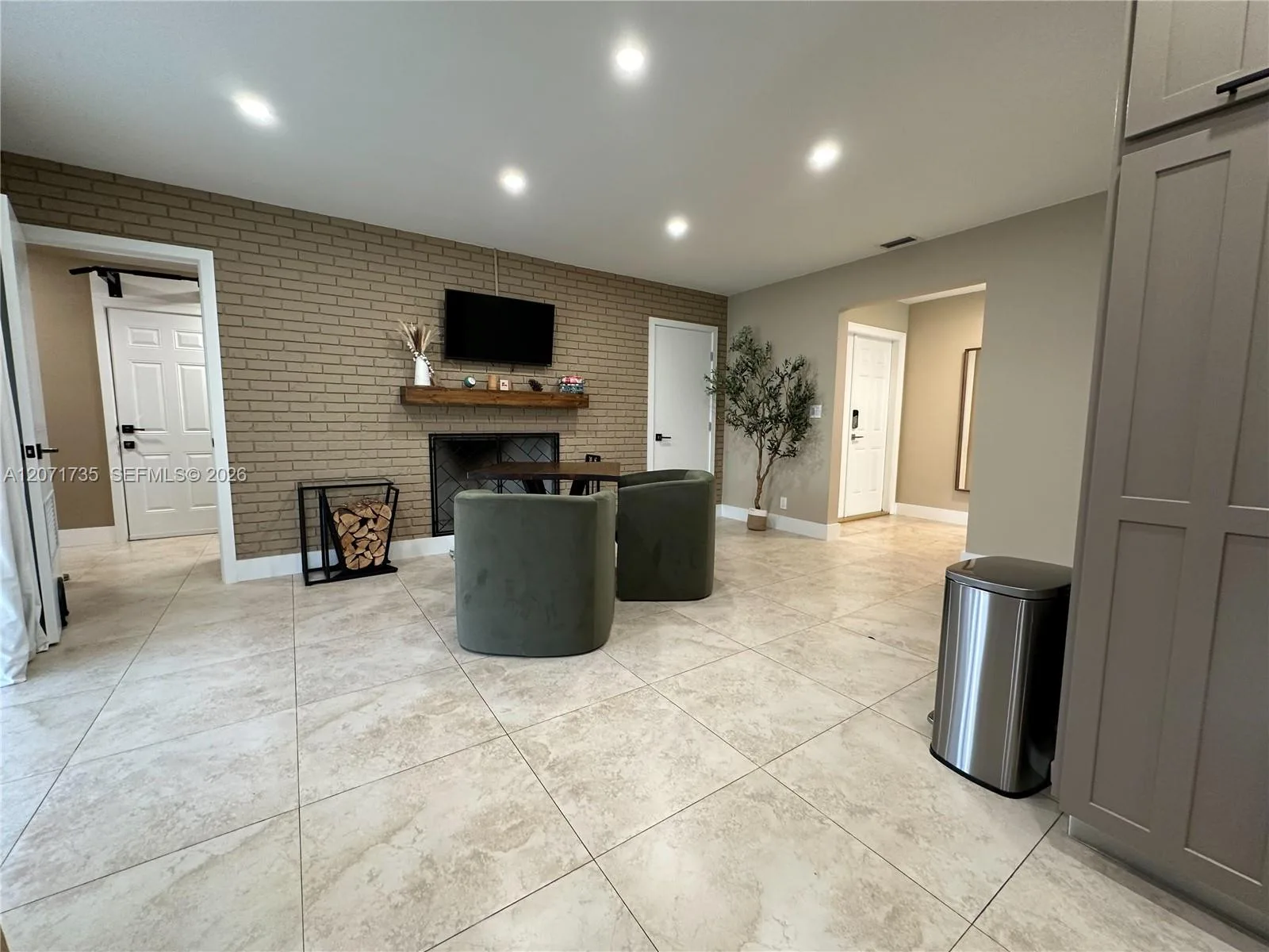 8203 NW 37th St, Coral Springs, FL 33065 photo 4