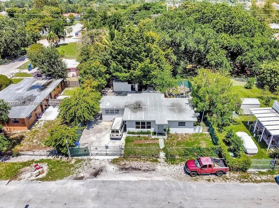 261 NW 73rd Ter, Miami, FL 33150 photo 2