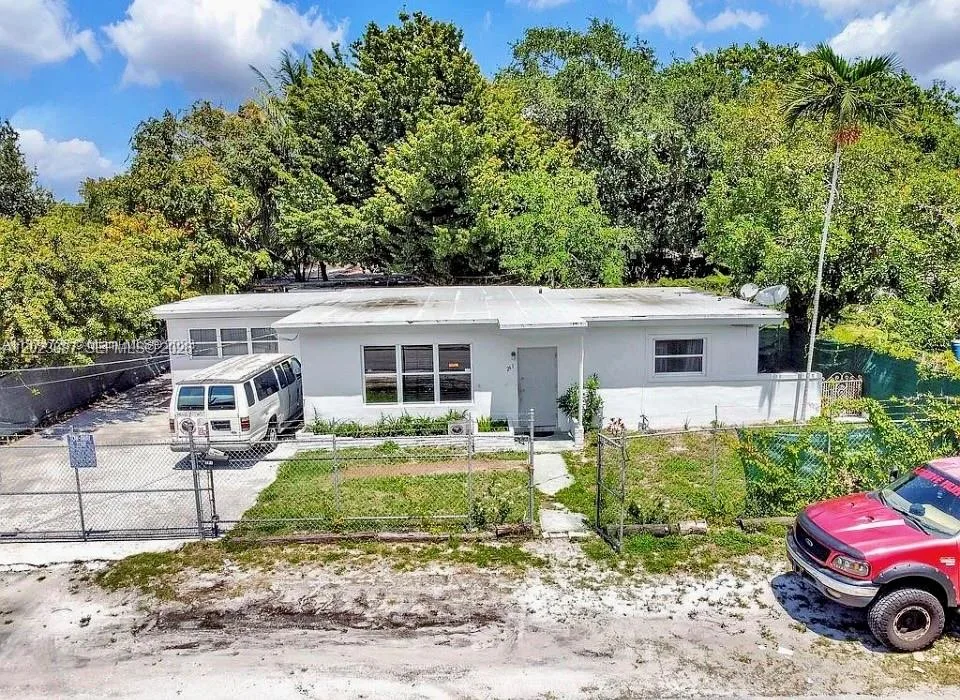 261 NW 73rd Ter, Miami, FL 33150 photo 3