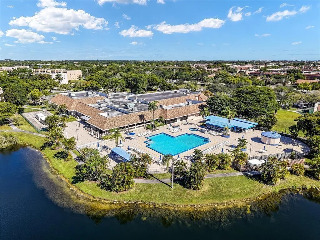 9721 SUNRISE LAKES Boulevard # 305, Sunrise, FL 33322