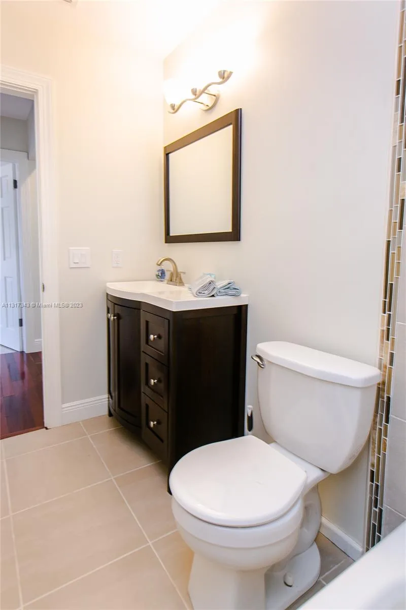 951 Washington St, Hollywood, FL 33019 photo 12