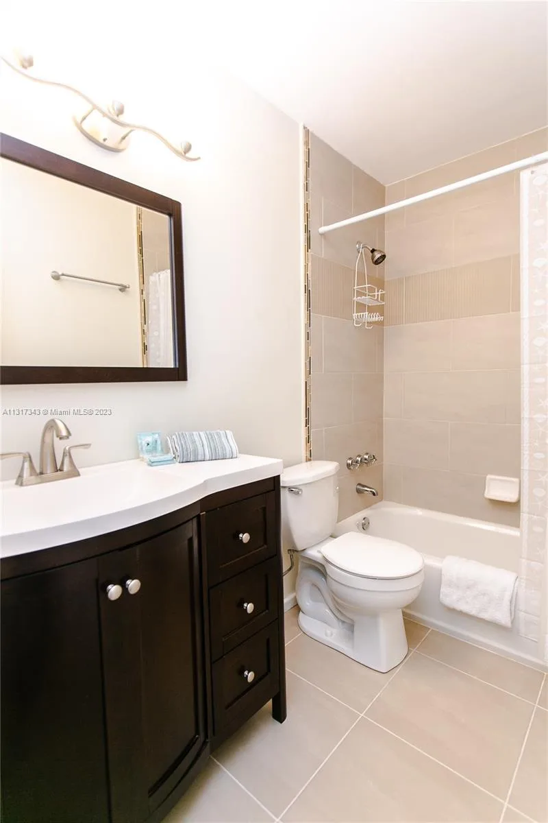 951 Washington St, Hollywood, FL 33019 photo 13