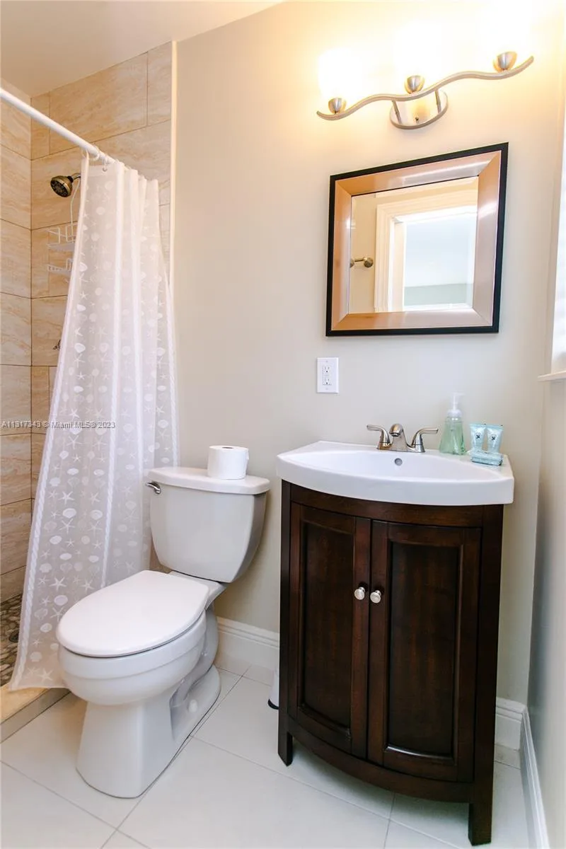 951 Washington St, Hollywood, FL 33019 photo 7