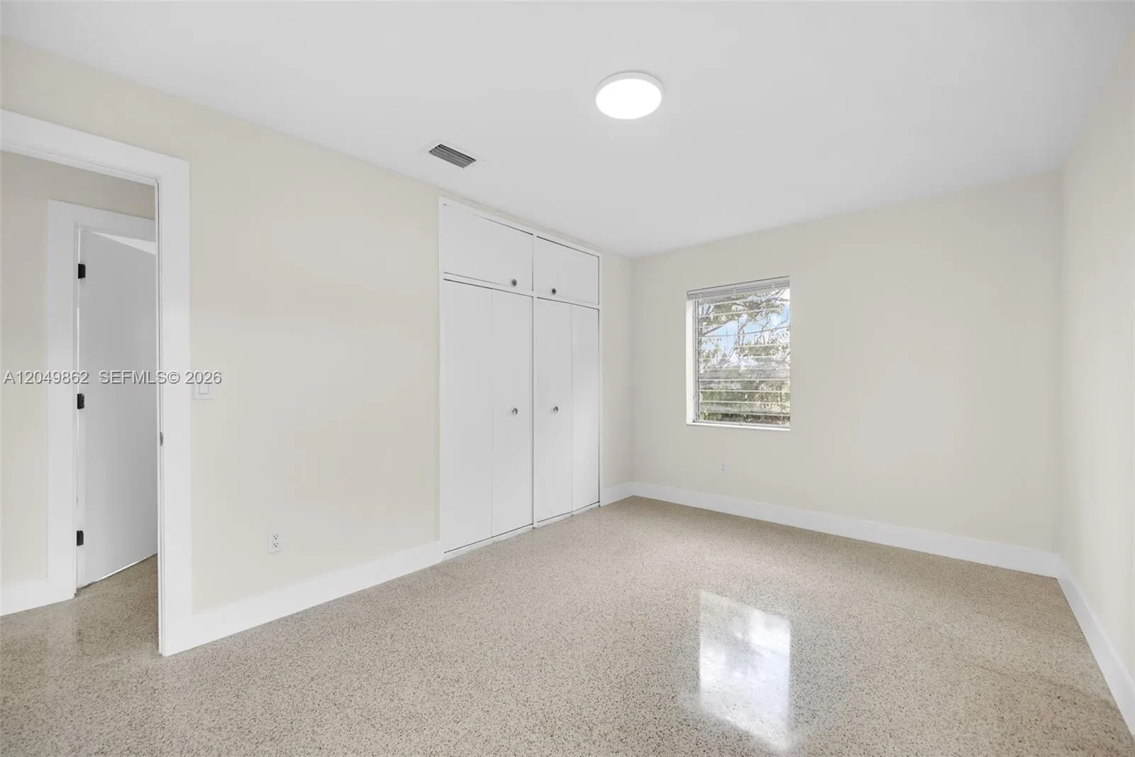 1380 W 60th Ter, Hialeah, FL 33012 photo 4