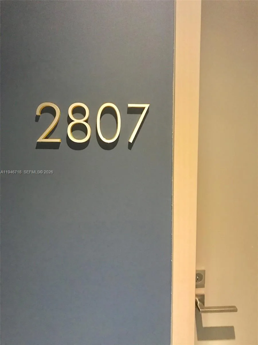 55 SW 9th St # 2807, Miami, FL 33130 photo 4