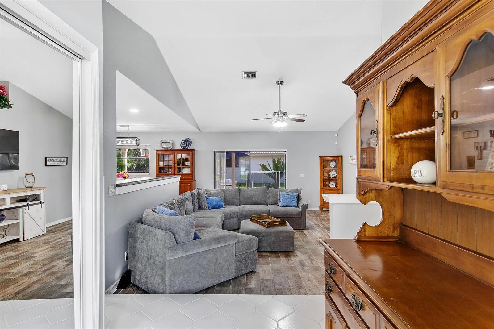 912 Blueberry Drive, Wellington, FL 33414 photo 4