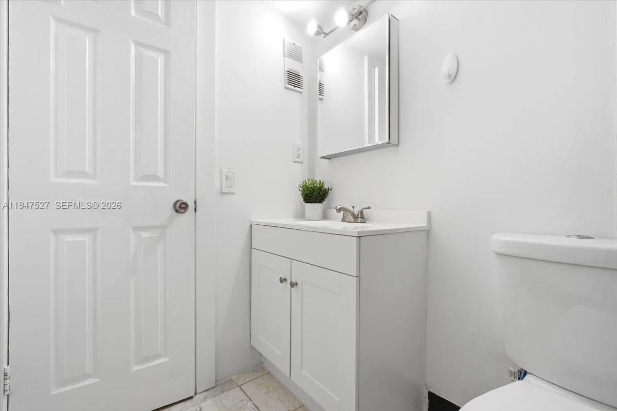6960 Miami Gardens Dr # 2-124, Hialeah, FL 33015 photo 12
