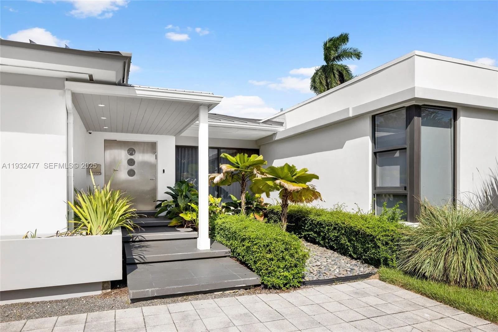 6420 Pinetree Drive Cir, Miami Beach, FL 33141 photo 2