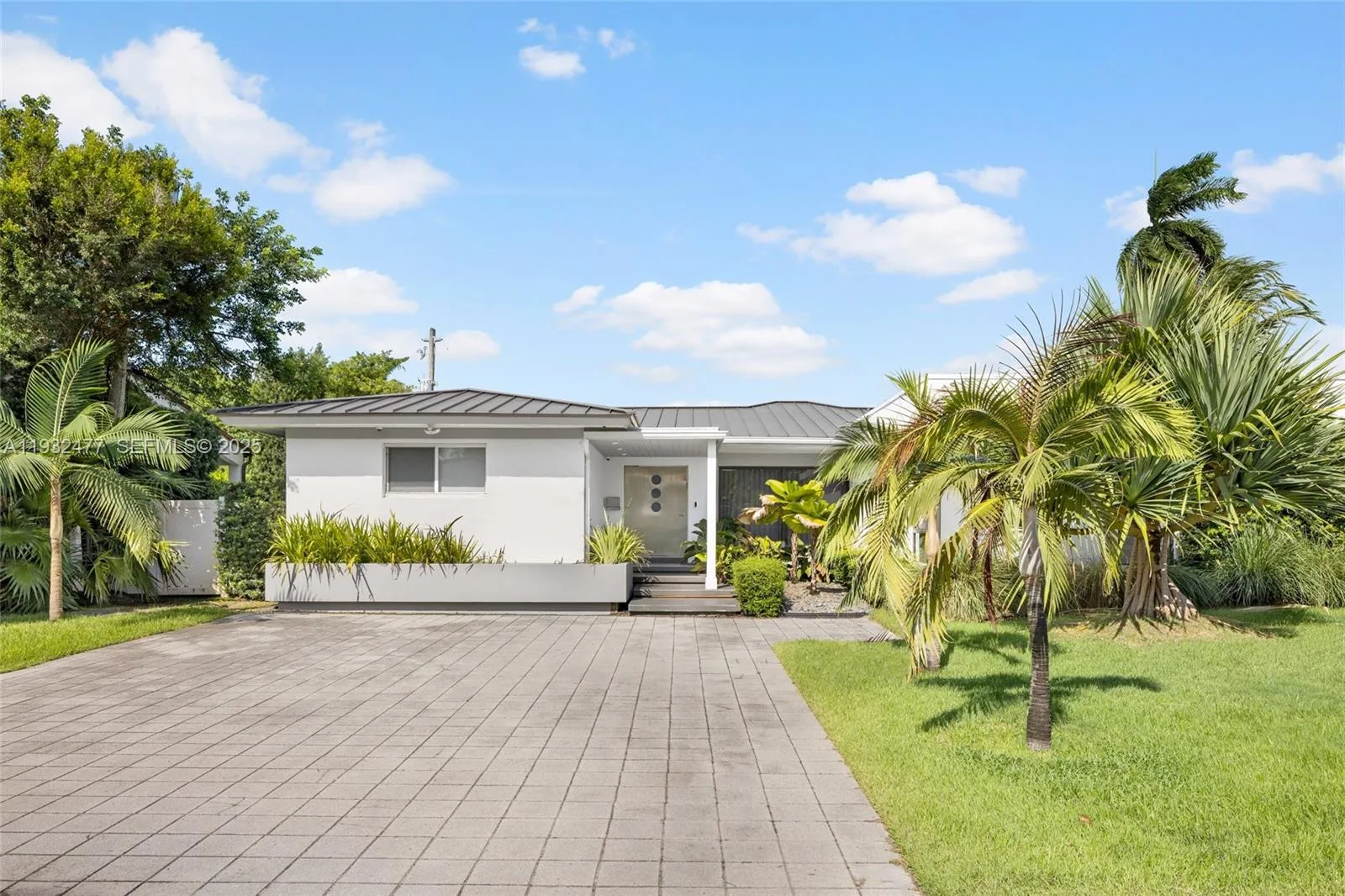 6420 Pinetree Drive Cir, Miami Beach, FL 33141 photo 3