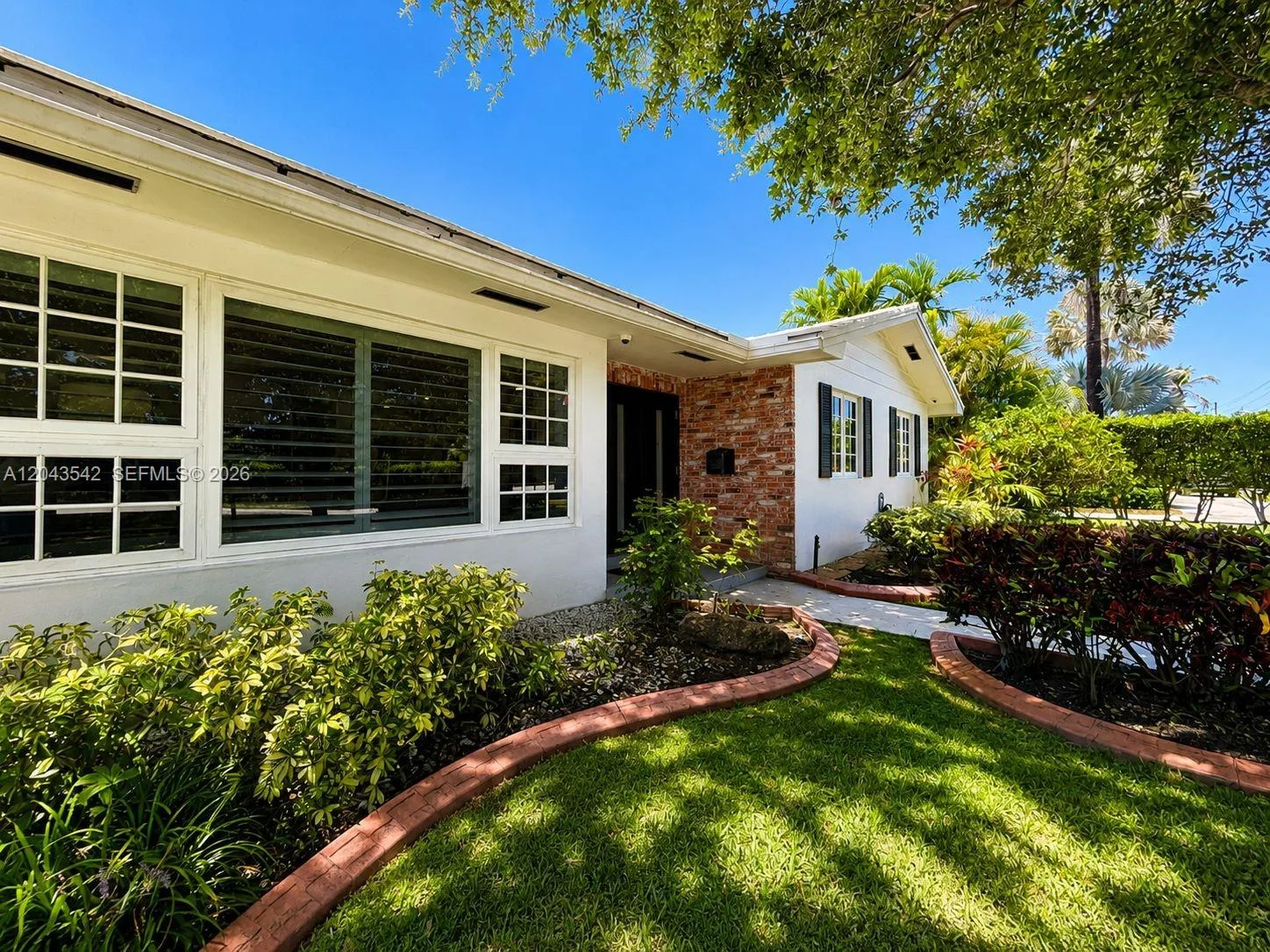 8481 SW 144th St, Palmetto Bay, FL 33158 photo 2