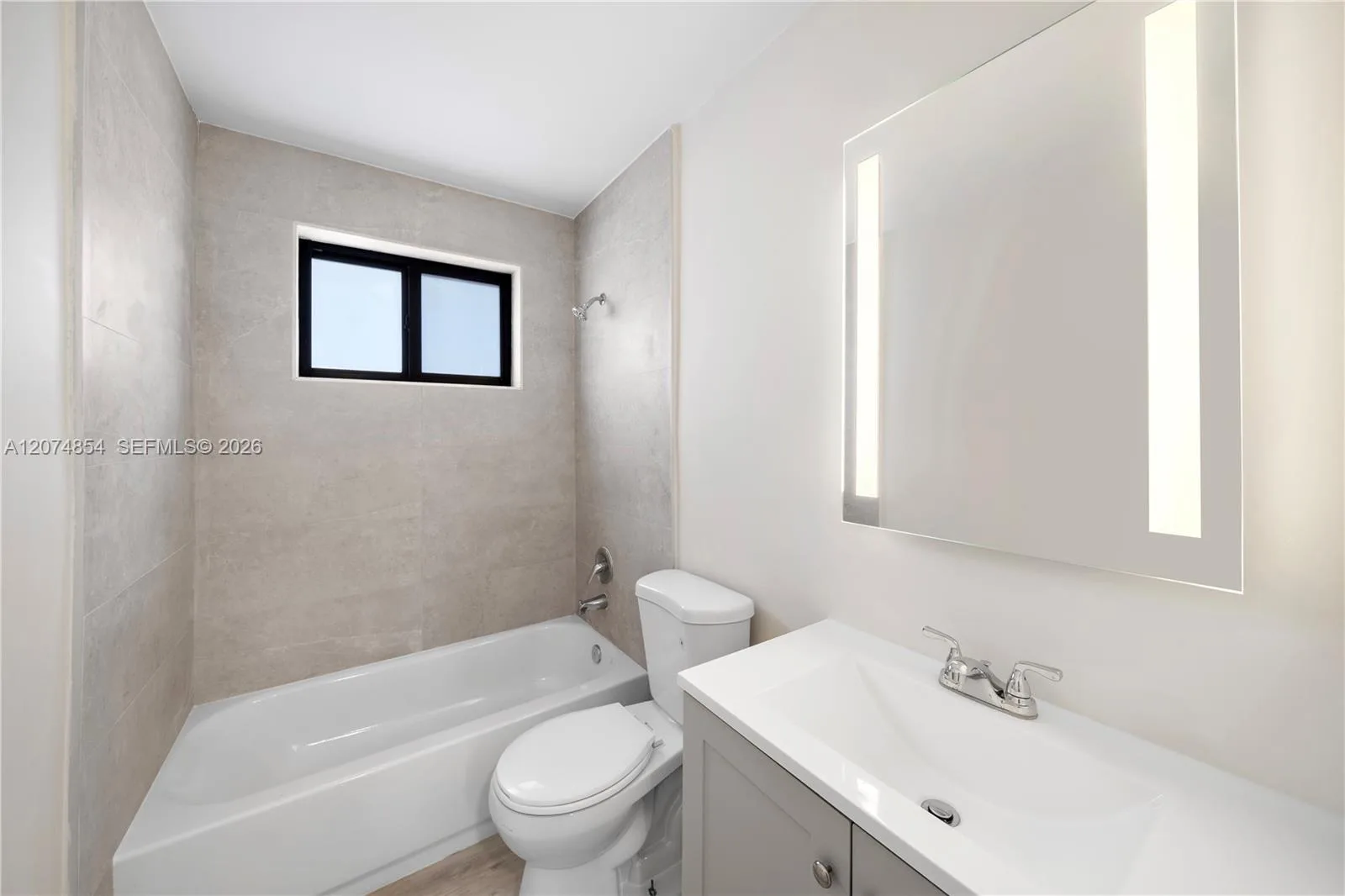 1345 W 28th St # 17, Hialeah, FL 33010
