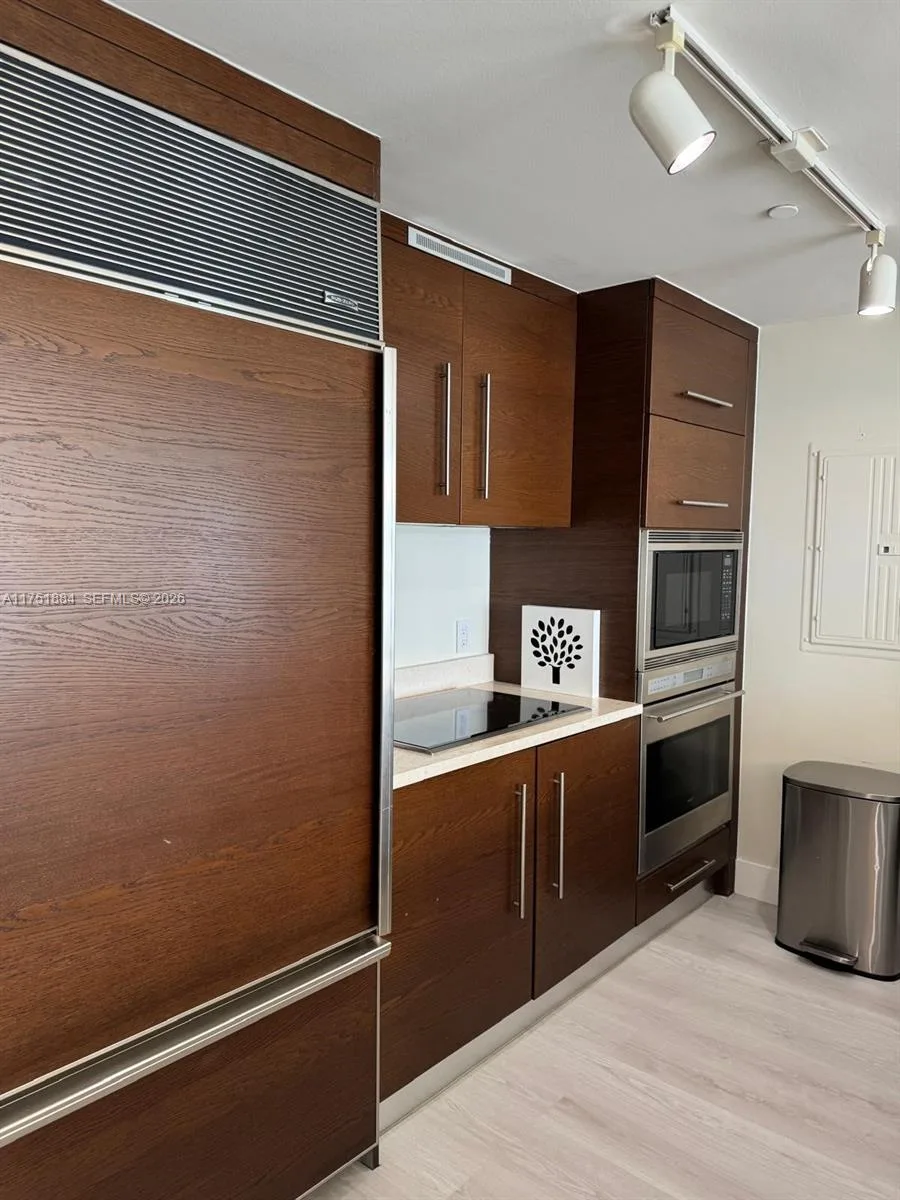 465 Brickell Ave # 2405, Miami, FL 33131 photo 12