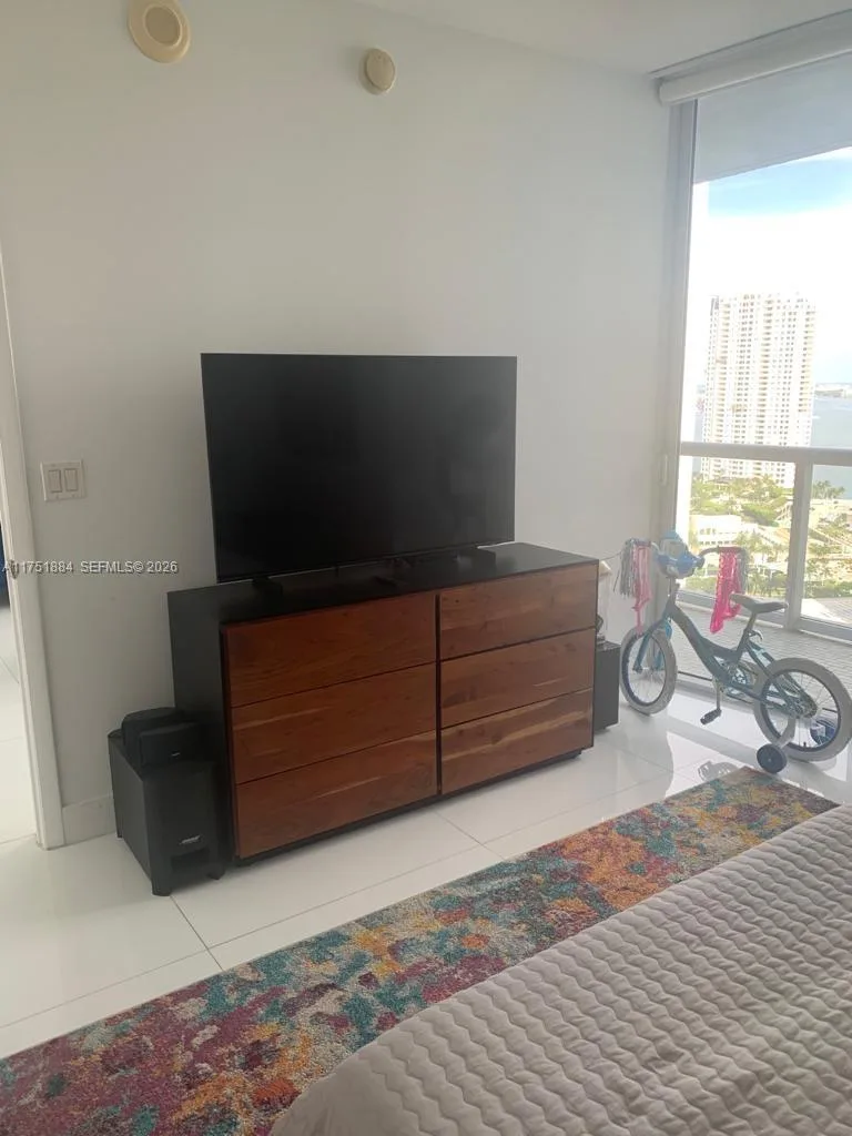 465 Brickell Ave # 2405, Miami, FL 33131 photo 6