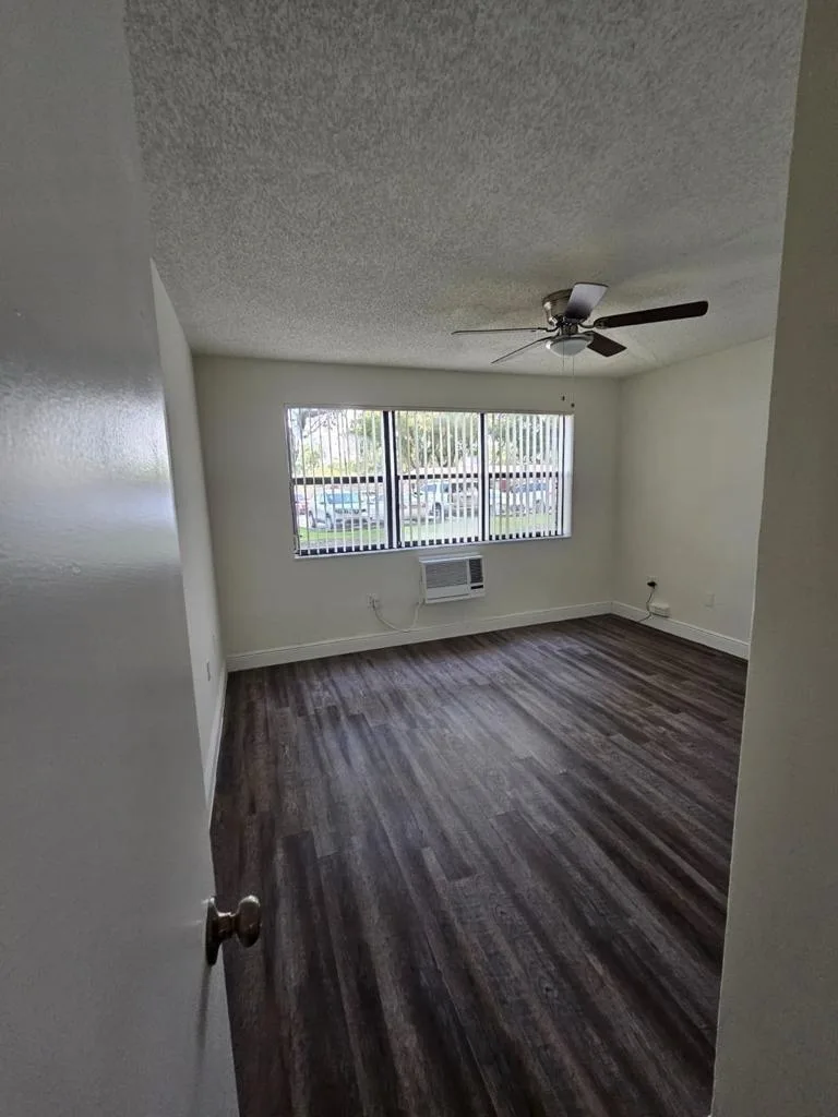 18335 NW 68 Avenue # 323A, Hialeah, FL 33015 photo 3
