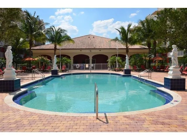 18335 NW 68 Avenue # 323A, Hialeah, FL 33015 photo 8