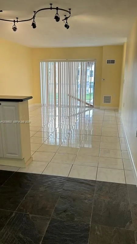 1600 NE 114th St # 208, Miami, FL 33181