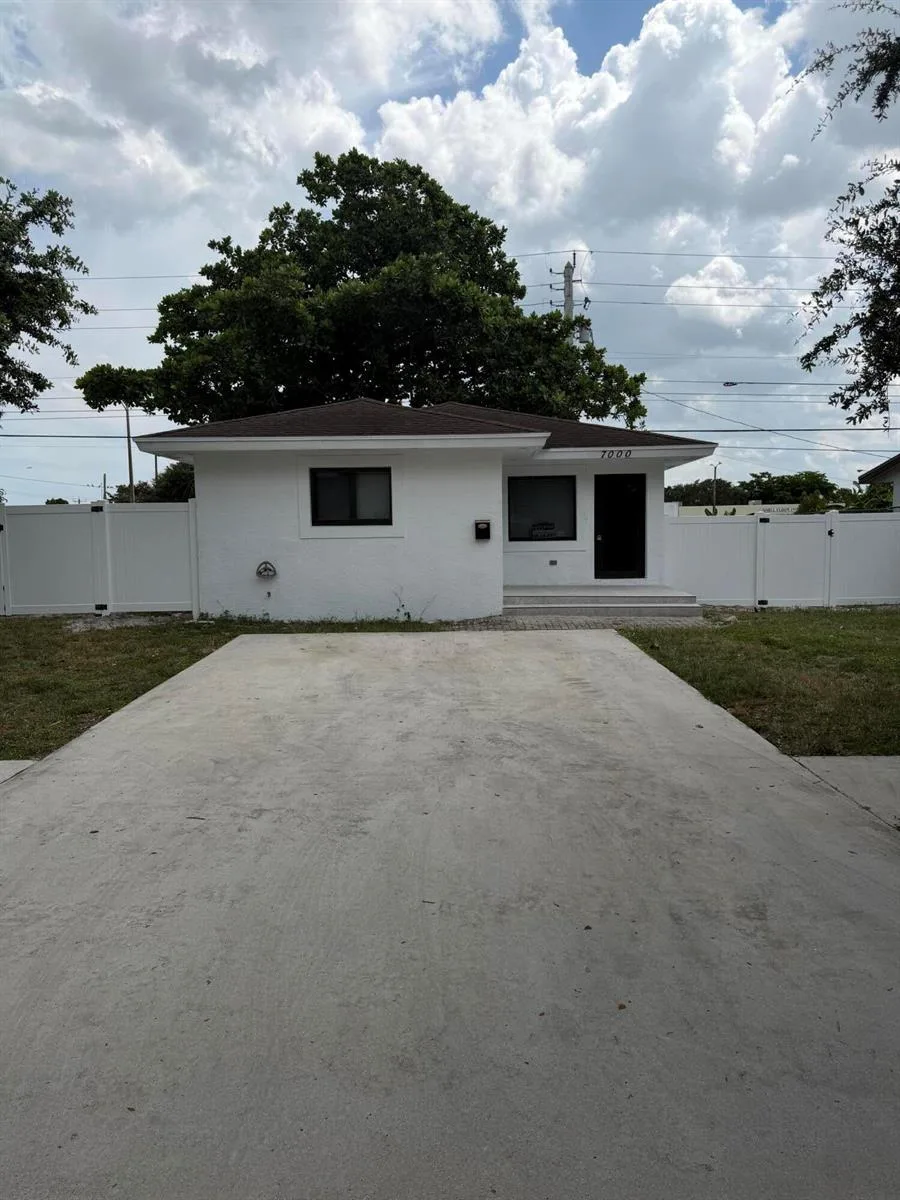 7000 TYLER Street, Hollywood, FL 33024