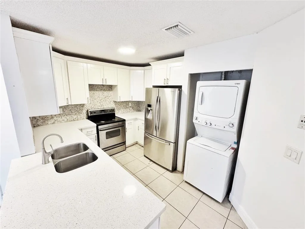 1136 NW 5TH Court, Fort Lauderdale, FL 33311 photo 5