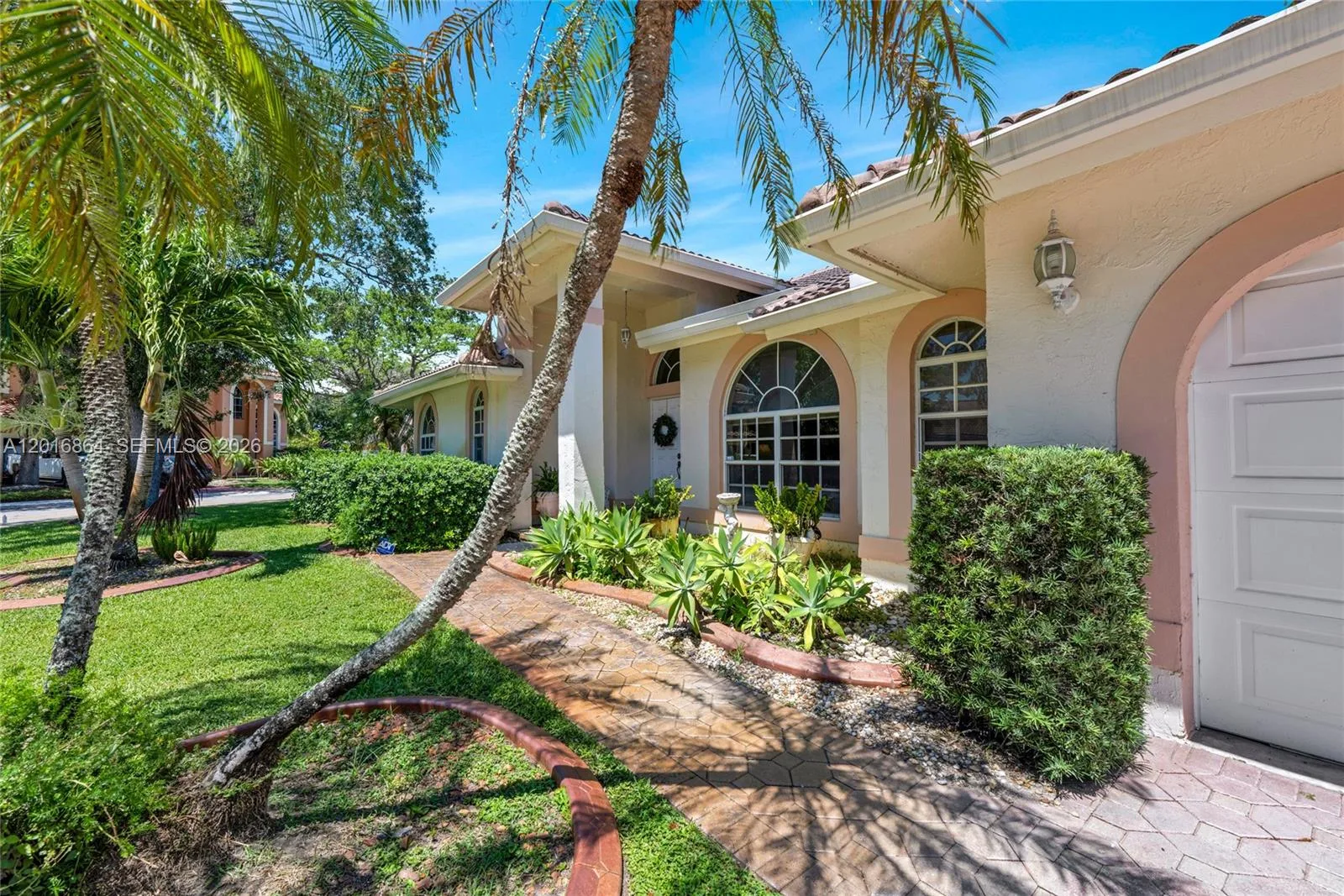 701 SW 93rd Ter, Pembroke Pines, FL 33025