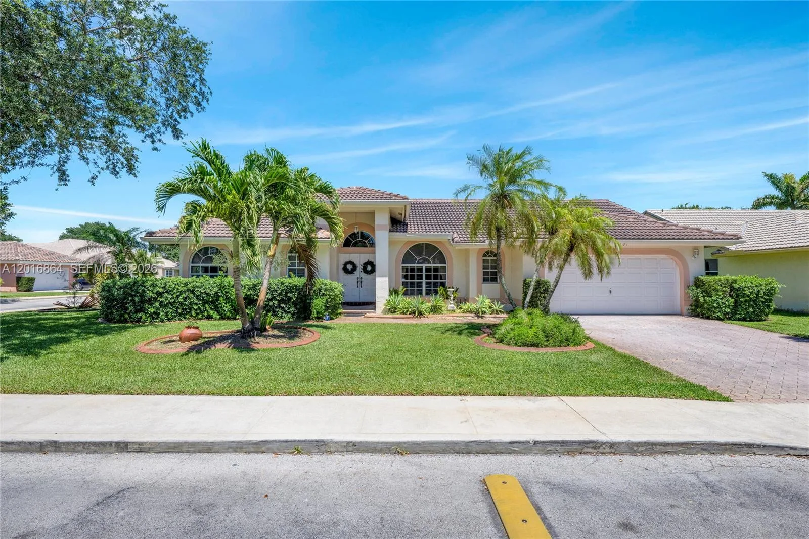 701 SW 93rd Ter, Pembroke Pines, FL 33025 photo 2