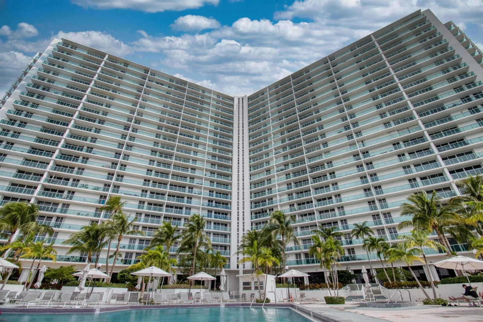 100 Bayview Drive # 618, Sunny Isles Beach, FL 33160