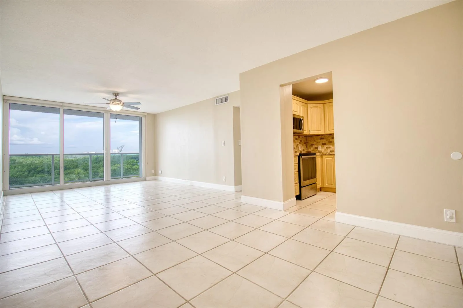 100 Bayview Drive # 618, Sunny Isles Beach, FL 33160 photo 4