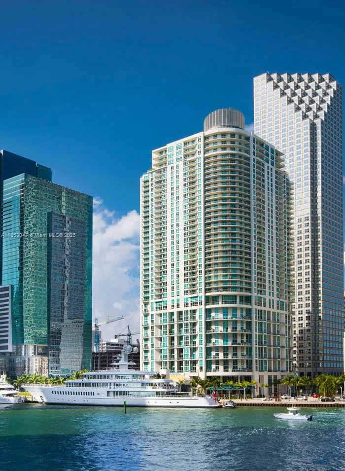 300 S Biscayne Blvd # T-1803, Miami, FL 33131