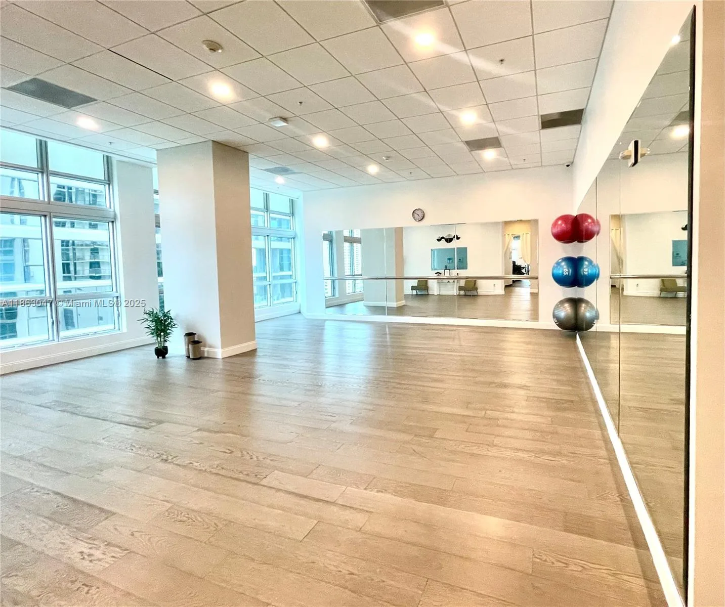 300 S Biscayne Blvd # T-1803, Miami, FL 33131 photo 4