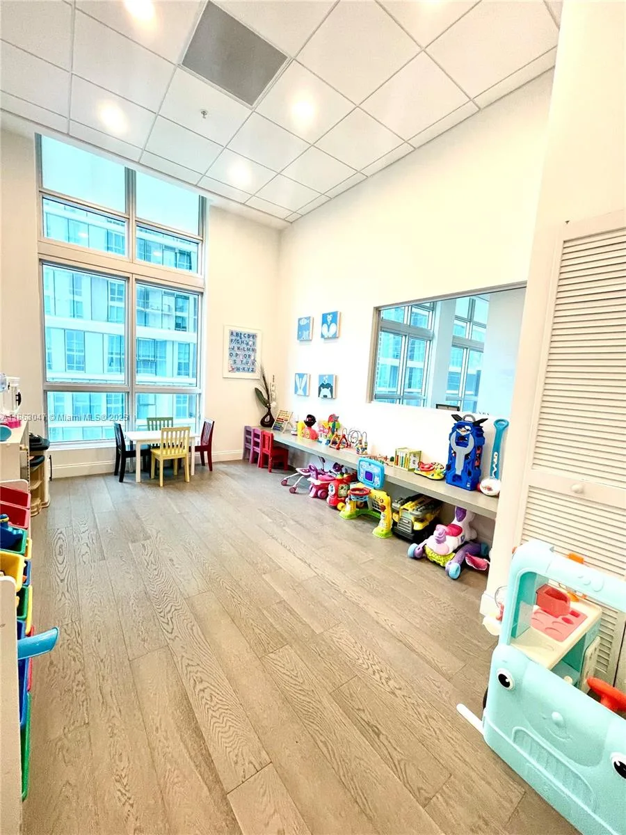 300 S Biscayne Blvd # T-1803, Miami, FL 33131 photo 5