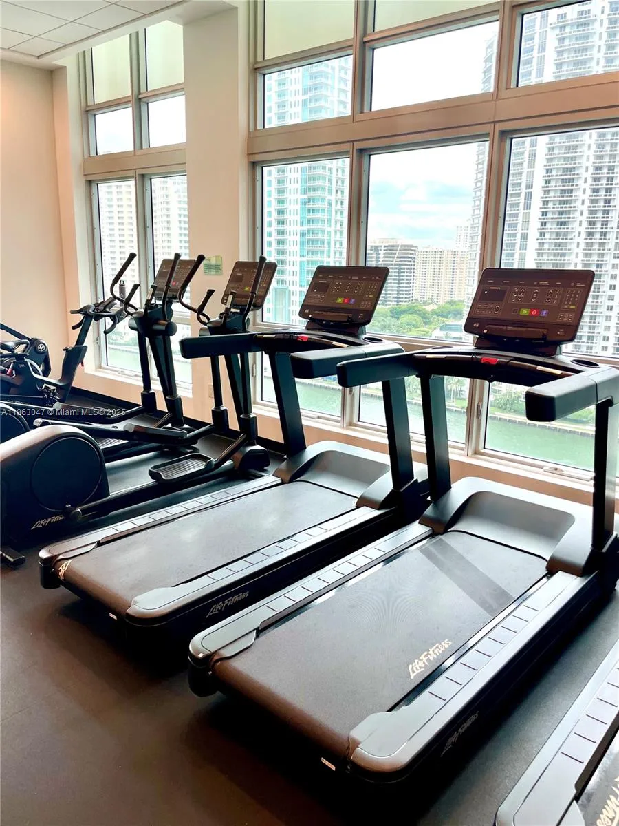 300 S Biscayne Blvd # T-1803, Miami, FL 33131 photo 8