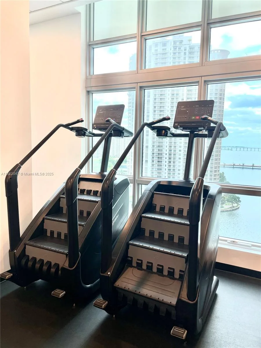 300 S Biscayne Blvd # T-1803, Miami, FL 33131 photo 9