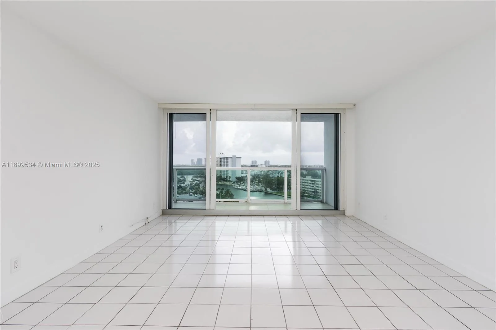 100 Bayview Dr # 1102, Sunny Isles Beach, FL 33160 photo 10