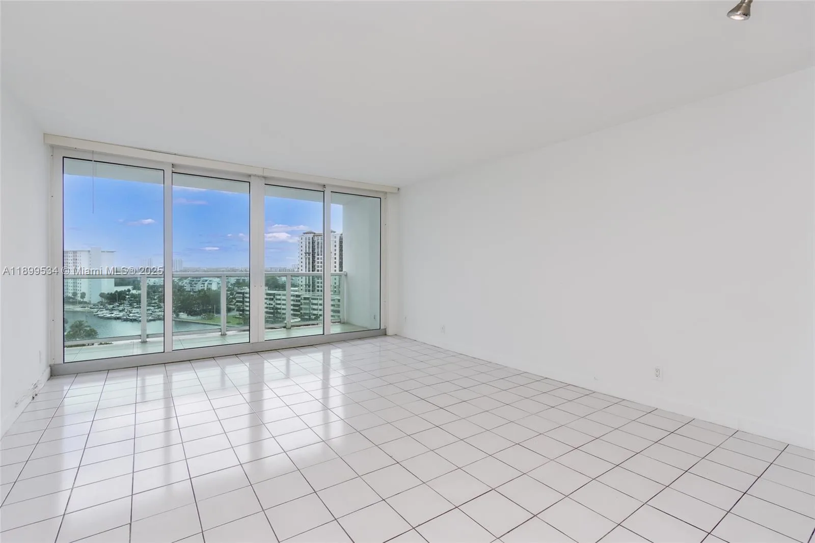 100 Bayview Dr # 1102, Sunny Isles Beach, FL 33160 photo 11