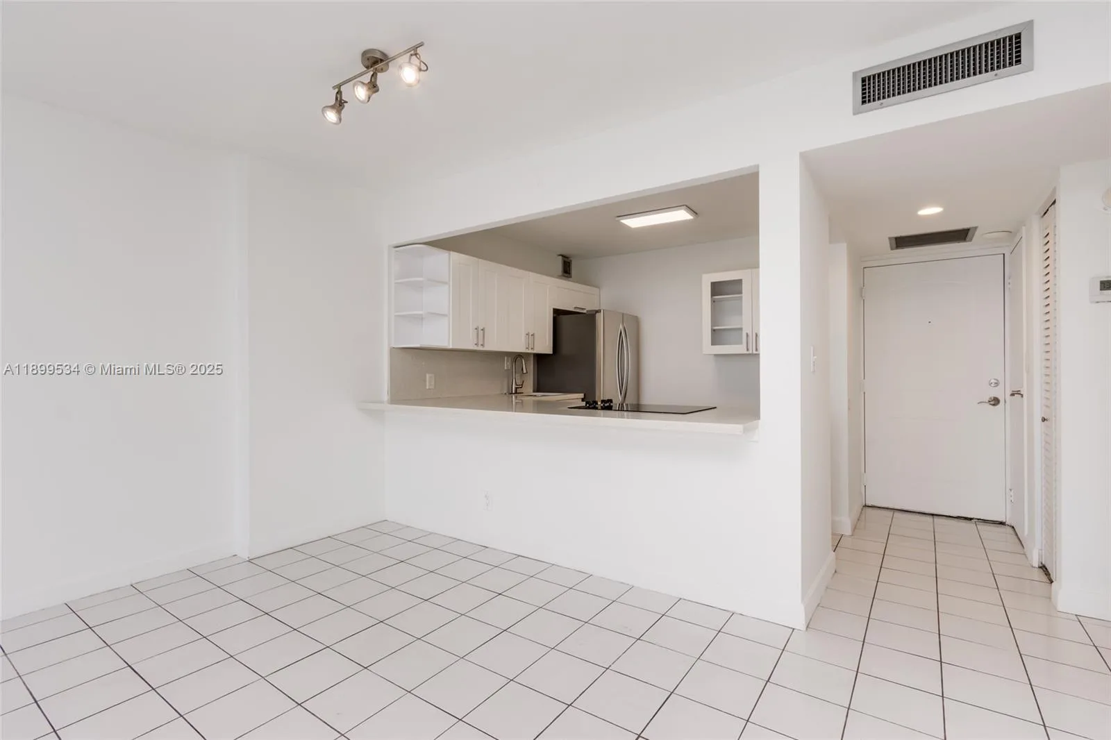 100 Bayview Dr # 1102, Sunny Isles Beach, FL 33160 photo 12