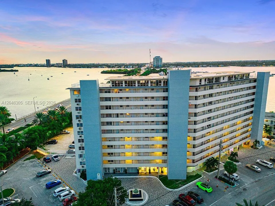 7904 West Dr # 214, North Bay Village, FL 33141