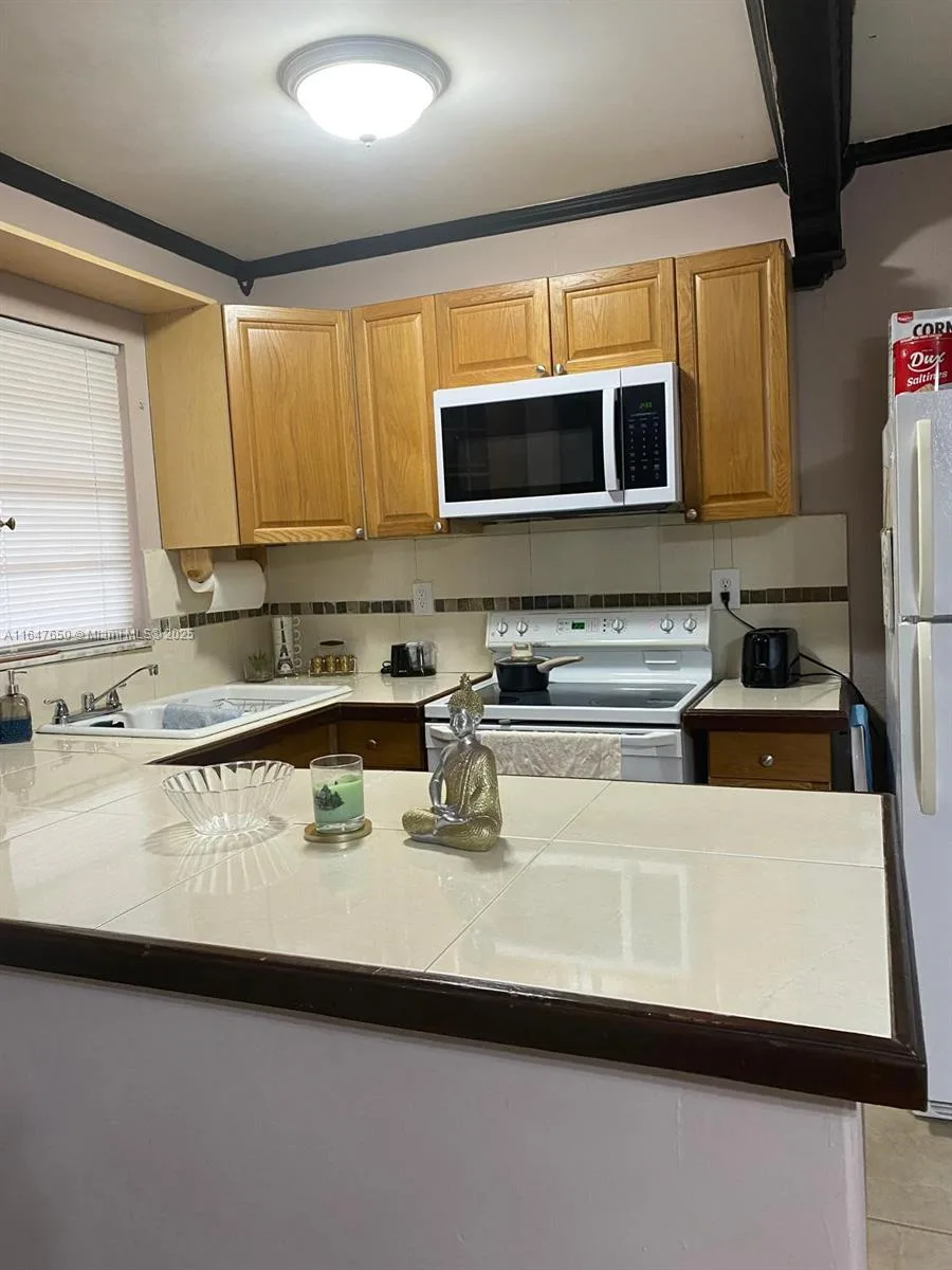 4050 NW 135th St # 20-1, Opa-Locka, FL 33054