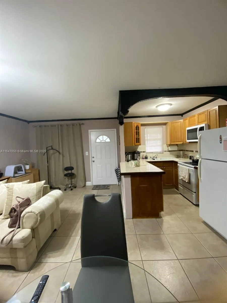 4050 NW 135th St # 20-1, Opa-Locka, FL 33054 photo 2