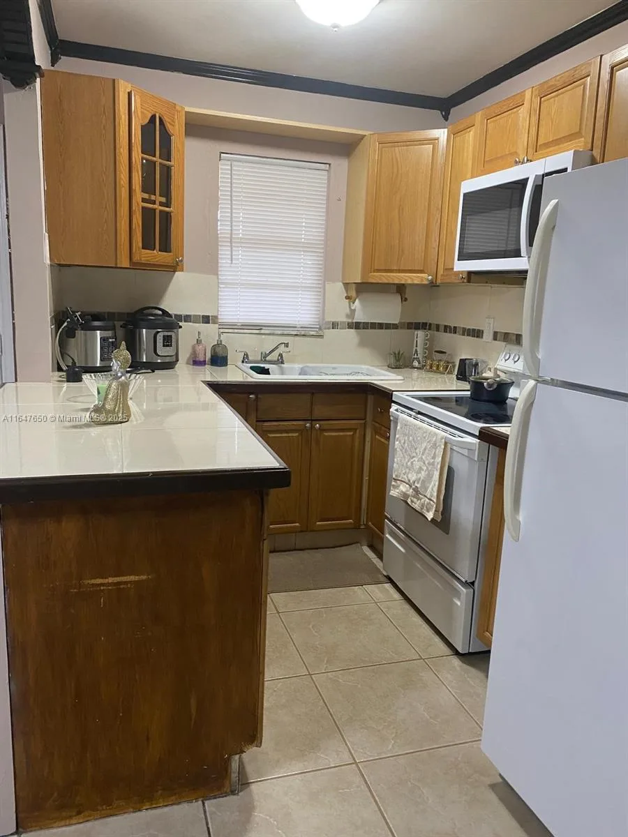4050 NW 135th St # 20-1, Opa-Locka, FL 33054 photo 3
