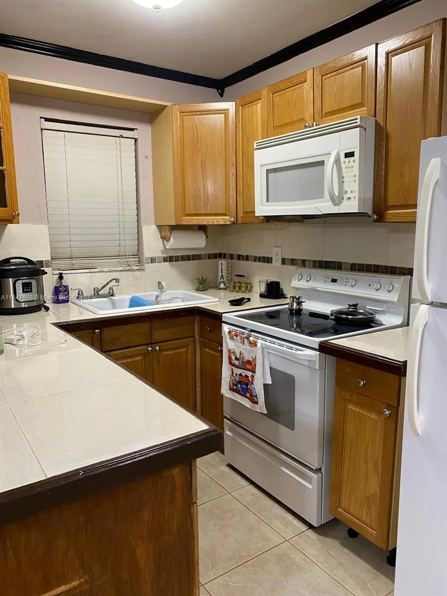 4050 NW 135th St # 20-1, Opa-Locka, FL 33054 photo 4