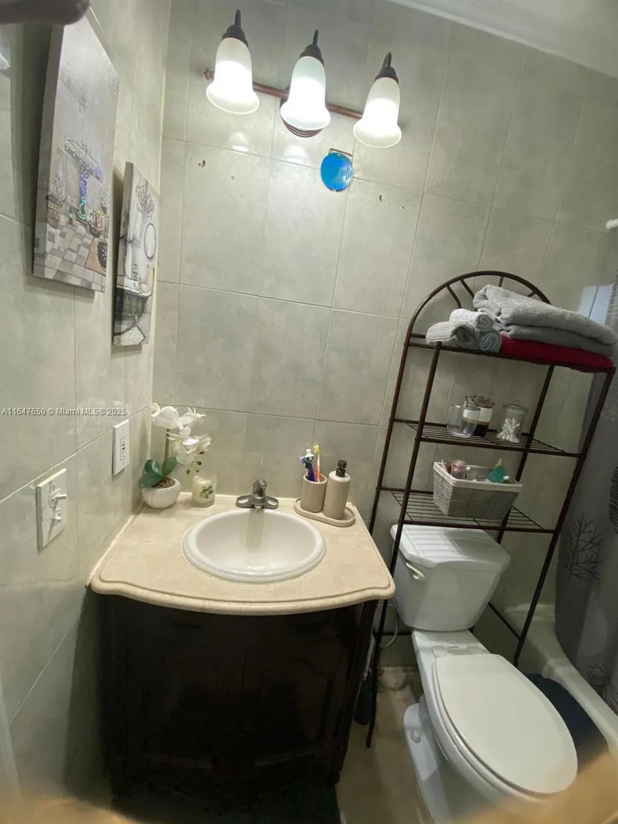 4050 NW 135th St # 20-1, Opa-Locka, FL 33054 photo 8