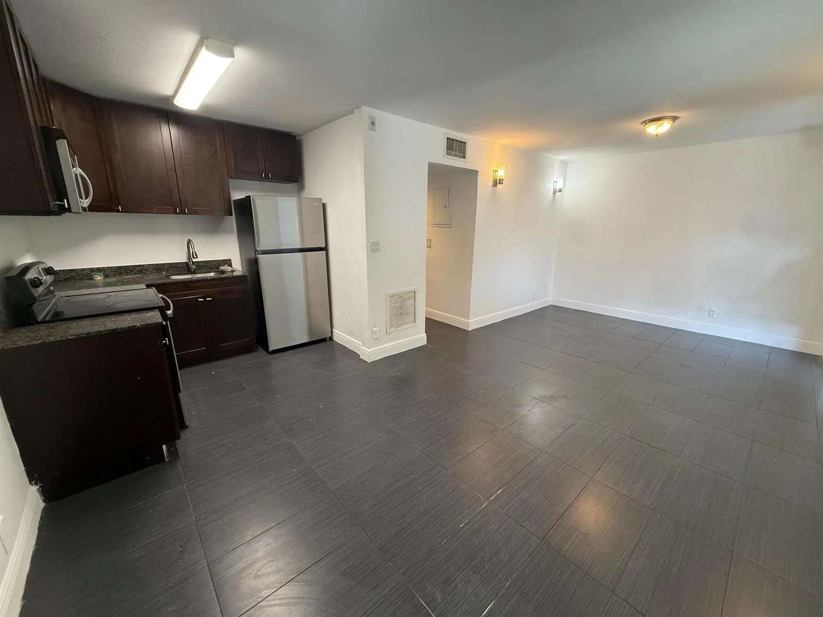37 SW 14TH Street # 17, Dania Beach, FL 33004