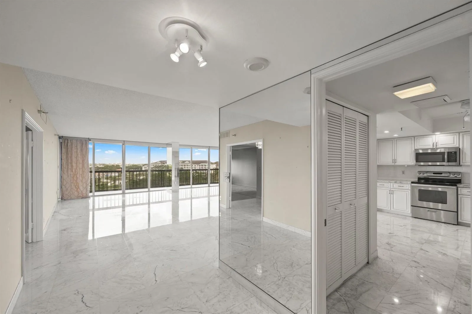 2480 Presidential Way # 704, West Palm Beach, FL 33401 photo 8