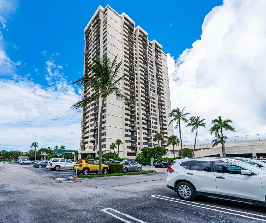 5600 N Flagler Drive # 203, West Palm Beach, FL 33407