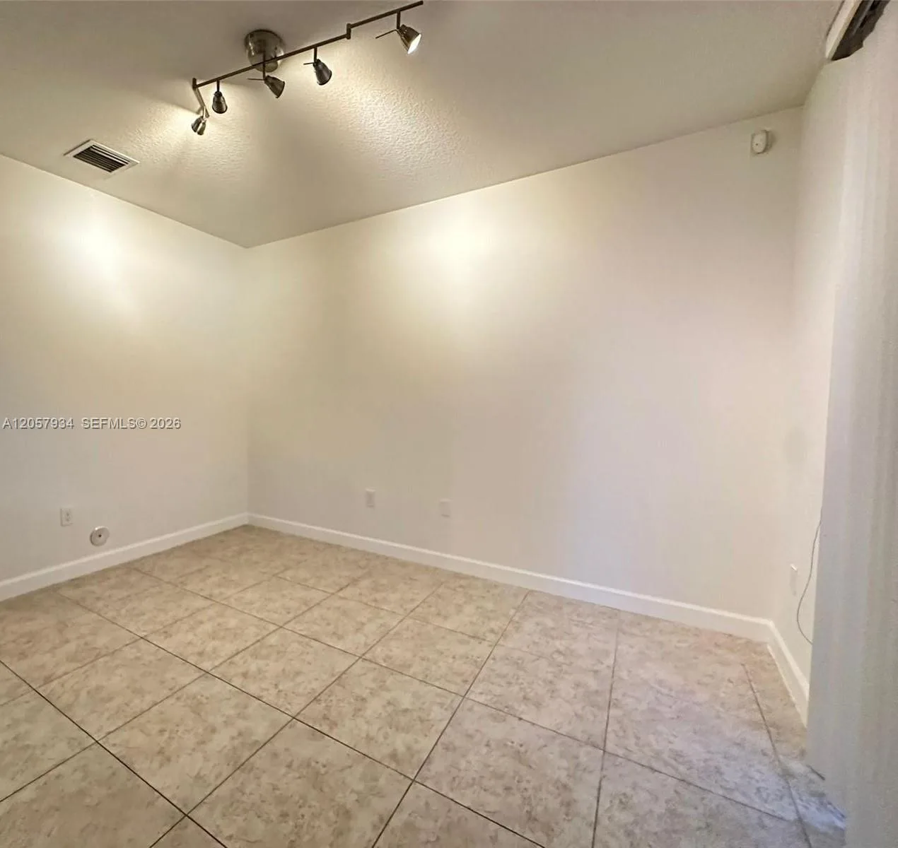 317 NE 194th Ln # 317, Miami, FL 33179 photo 10