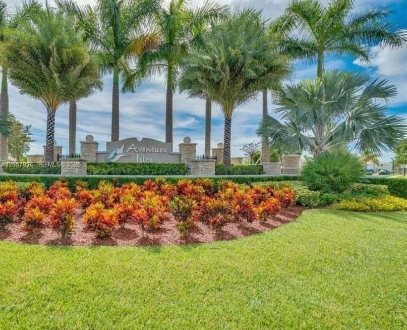 317 NE 194th Ln # 317, Miami, FL 33179 photo 3
