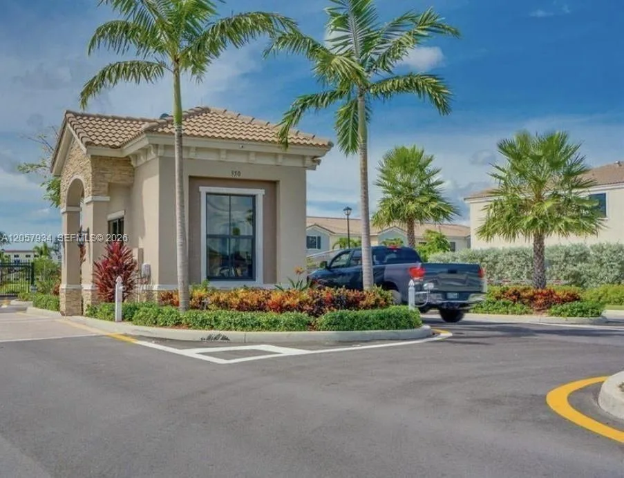 317 NE 194th Ln # 317, Miami, FL 33179 photo 4