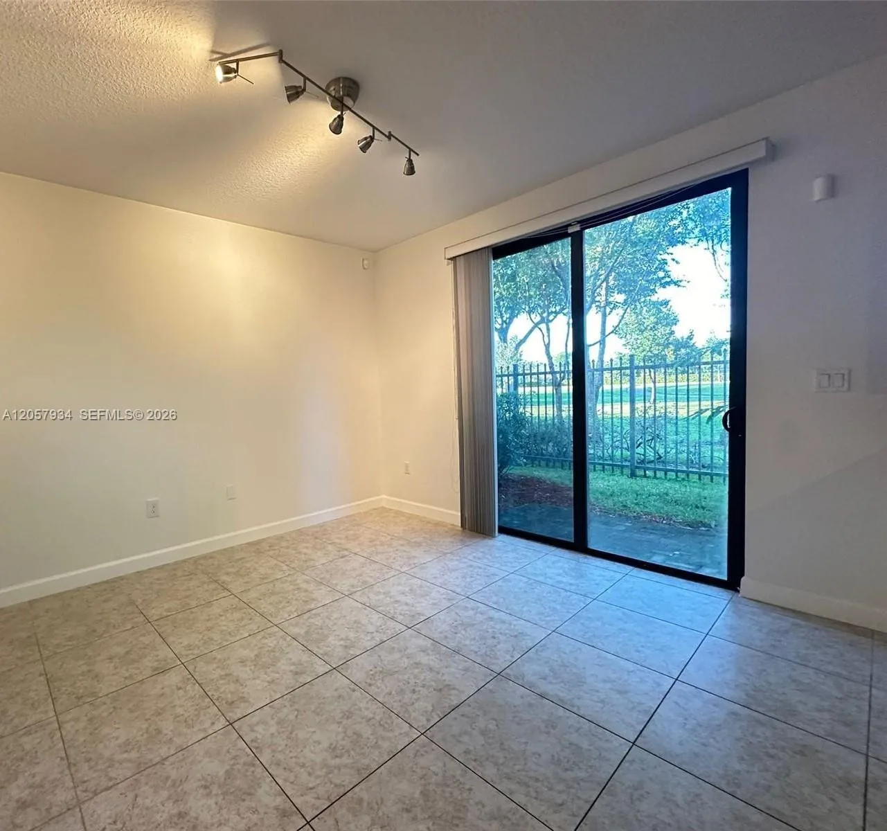 317 NE 194th Ln # 317, Miami, FL 33179 photo 8
