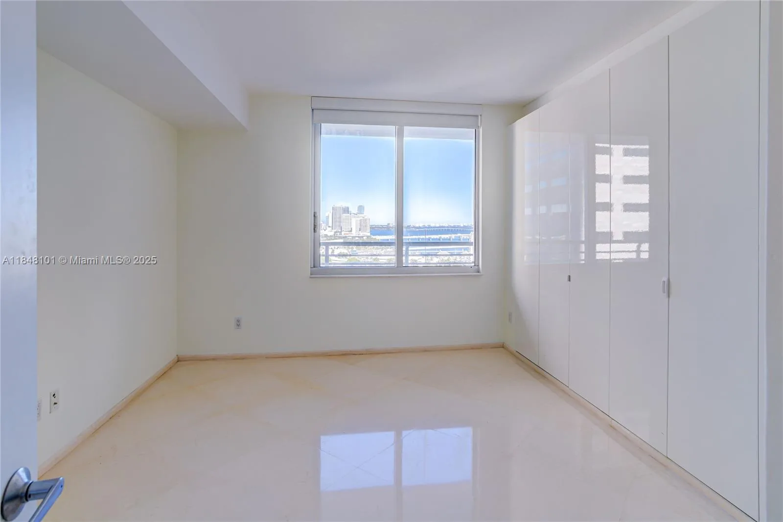 325 S Biscayne Blvd # 2418, Miami, FL 33131 photo 11