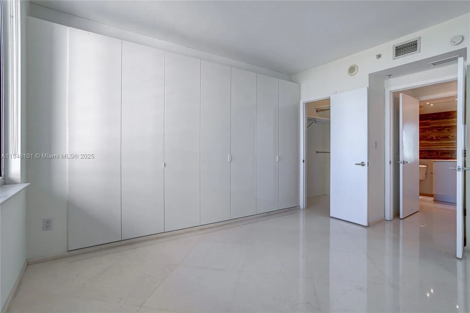 325 S Biscayne Blvd # 2418, Miami, FL 33131 photo 12